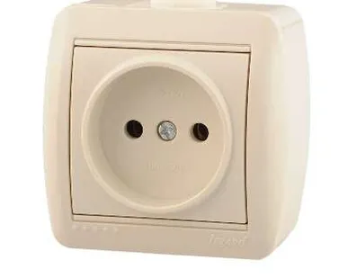 фото Розетка 1-м ОП Ната 16А IP20 без заземл. керам. крем. LEZARD 710-0300-121