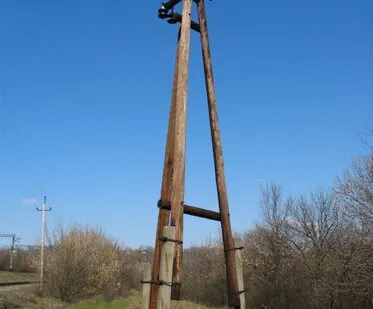 фото Опоры для ЛЭП деревянные пропитанные (Столбы ЛЭП и связи) 8,5м (франко-вагон)