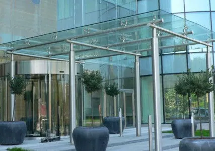 Фото №0 Цельностеклянные козырьки