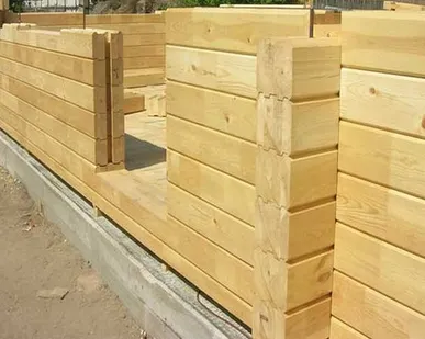 фото Острожка бруса с одной стороны