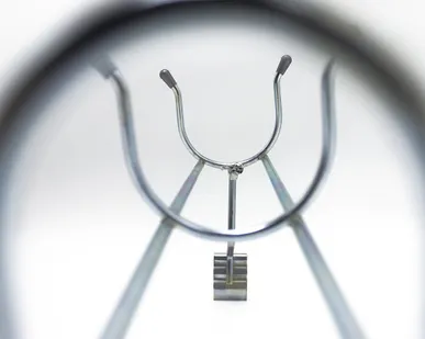 фото Держатель для блендеров с ценникодержателем на штангу прямоугольную 30*15мм