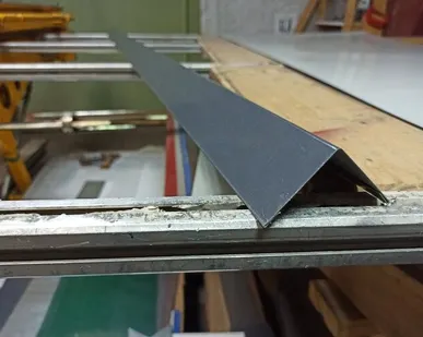 фото Угол внешний 50х50 мм RAL7024