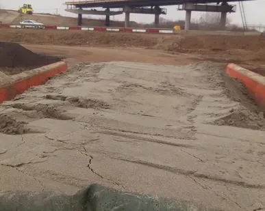 фото Мелкий песок самосвалами
