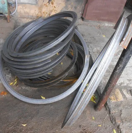 Фото №0 Гибка уголка полкой внутрь