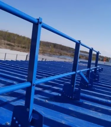 Фото №0 Кровельное ограждение для сэндвич-панелей и профнас. "ПРОФ" 1000 мм окраш.