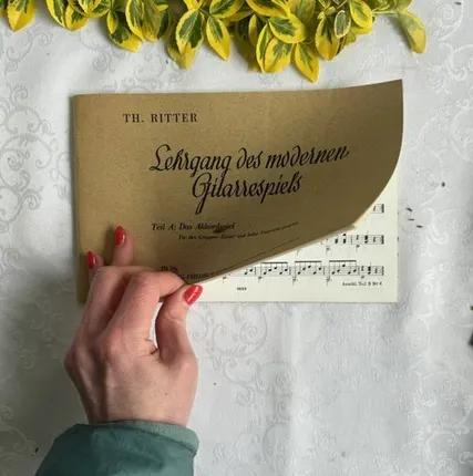 Фото №0 Книга альбом с нотами курс современной игры на гитаре