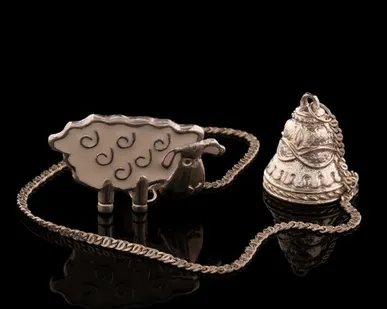 фото 0019586 Серебро 925* ИОНИЗАТОР «Овечка Сильва» с эмалью 749ИЗ00007