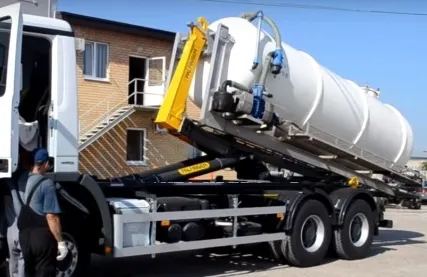 Фото №1 Автобетоносмеситель, миксер  с выгодой до 50%, благодаря сменному оборудованию.