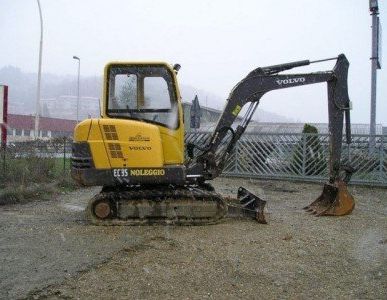 фото Экскаватор-мини YANMAR B37