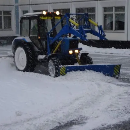 Фото №0 Услуга аренда трактор для уборки снега