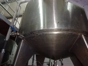 Фото №2 Емкости нержавеющие,объем — 5 куб.м., вертикальные, рубашка, термос Б/У в Москве