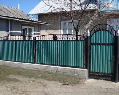 фото Забор из металлоштакетника