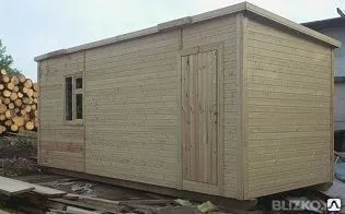 фото Бытовка деревянная из банной вагонки
