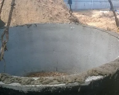 фото Кессон для скважины из бетонных колец