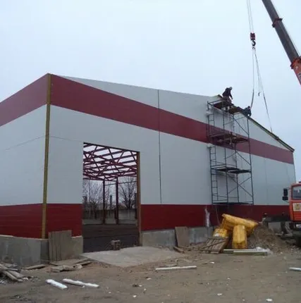 Фото №0 Монтаж стеновых металлических сэндвич панелей