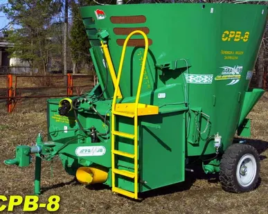 фото Смеситель-раздатчик кормов СРВ-8Б для разрыхления, частичного измельчения, смешивания и раздачи кормов