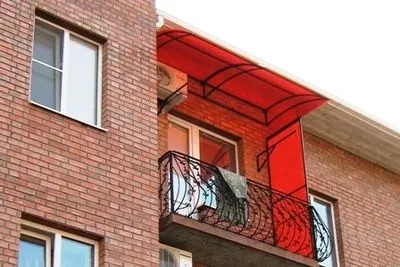 Фото №0 Козырек на балконе