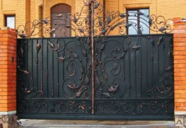 Фото №0 Ворота с кованными элементами