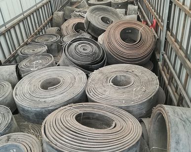фото Прокладка под трубы из транспортерной ленты б/у
