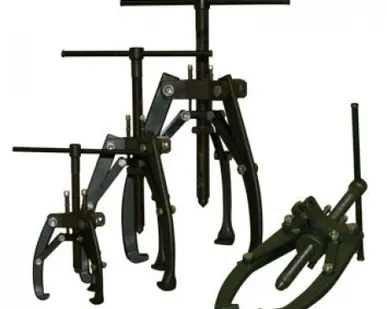 фото Съемник с винтовым приводом и механизмом центрирования и захвата СВ10