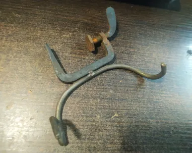 фото Струбцина с зацепом.