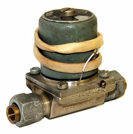 Фото №0 Клапан электромагнитный запорный 15б833р