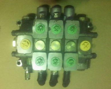 фото Гидрораспрелитель 3-х секционный производства HYDROCONTROL HC-D4/3 Италия