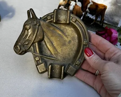 фото Пепельница Подкова 12 см бронза