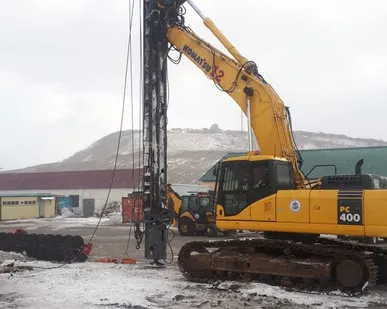 фото Многофункциональная МКБЭ-2 (Мачта копрово-бурильная на экскаваторе)