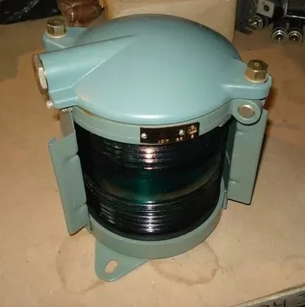 Фото №0 Фонарь бортовой зеленый 557MB/II