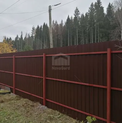 Фото №0 Забор из одностороннего профнастила С8 /С20 стандарт