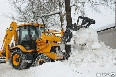Фото №0 Вывоз снега экскаватор-погрузчиком с участка