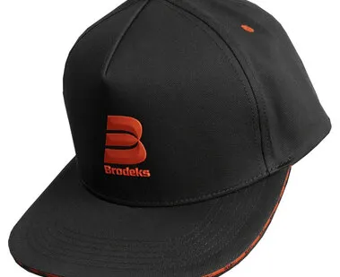 фото Бейсболка Brodeks KM131, красный/черный
