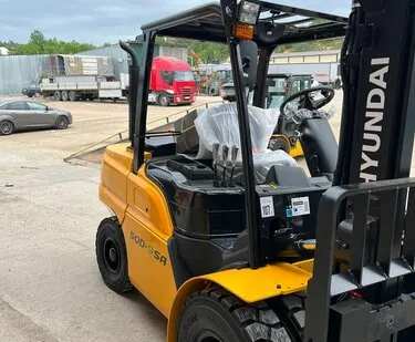 фото Дизельный погрузчик HYUNDAI модель 35DE-7