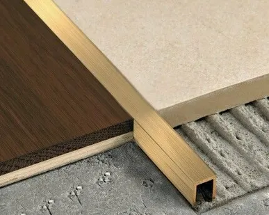 фото П-профиль декоративный бордюрный профиль из шлифованной латуни 6х6х6, длина 90 см, 1 штука