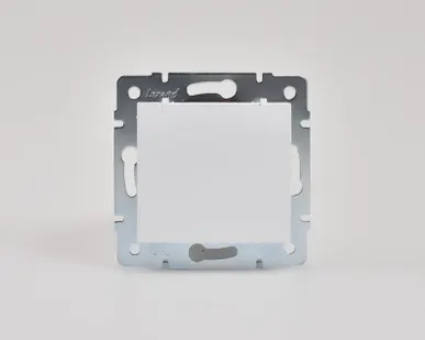 фото Механизм розетки 1-м СП KARINA с защ. крышкой термопласт с заземл. бел. LEZARD 707-0288-123B