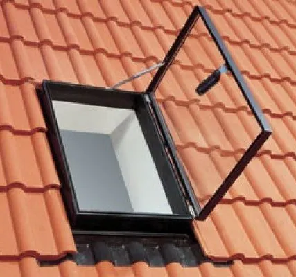 Фото №0 Окно-люк VLT 1000 025 для освещения и проветривания размер 45х55