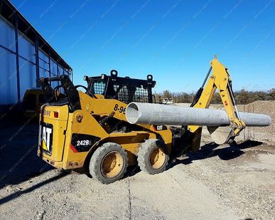 фото Аренда мини-погрузчика Caterpillar 242D, Майкоп