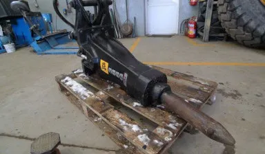 Фото №0 Экскаватор погрузчик с гидромолотом 11000р.