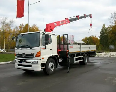фото Манипулятор Hino 300 борт 5 тонн, стрела 3 тонны