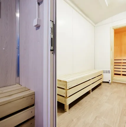 Фото №1 вагон-дом на прицеп-шасси сауна-душевая