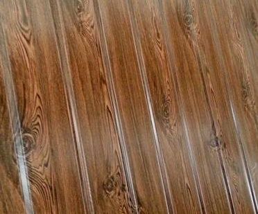 фото Профнастил под дерево