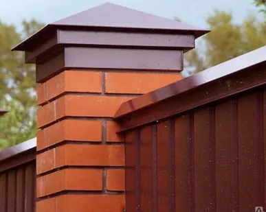 фото Колпаки на забор