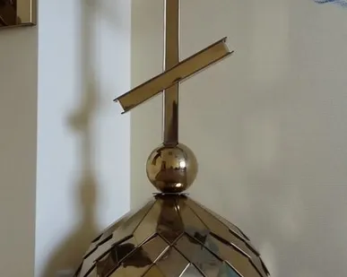 фото Изготовления золотых куполов и крестов с подкупольными шарами на храм