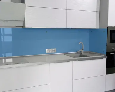 фото Кухонный фартук из стекла окрашенный в RAL