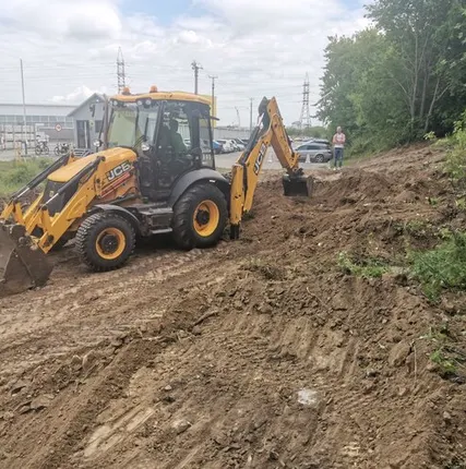 Фото №0 Аренда экскаватора-погрузчика