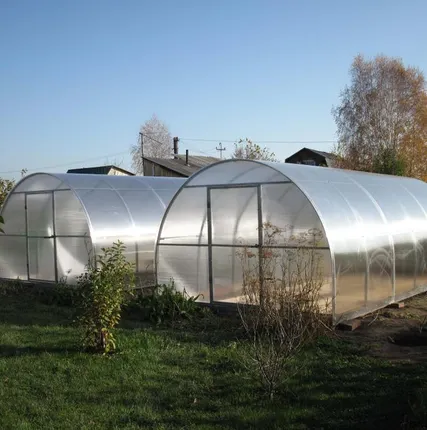 Фото №1 Теплицы из поликарбоната на оцинкованном + грунтованном каркасе доставка бесплатная по всей области