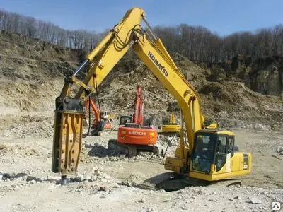 Фото №0 Демонтаж зданий и бетонных сооружений гидромолотом на гусеничном экскаватор