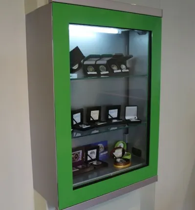 Фото №0 Шкаф для демонстрации монет, навесной, бронированный, II класса устойчивости к взлому и 1 класса по пулестойкости