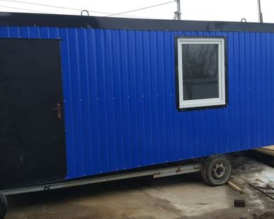 фото Строительная бытовка на металлическом каркасе 2,4*6м